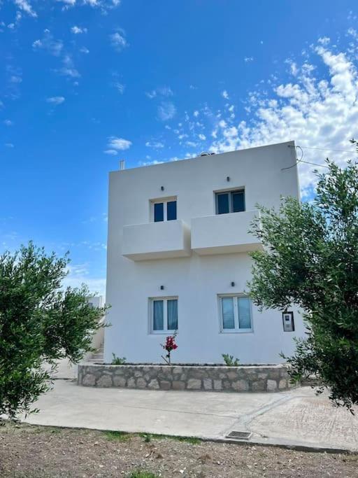אדאמאס Theasis Apartments מראה חיצוני תמונה