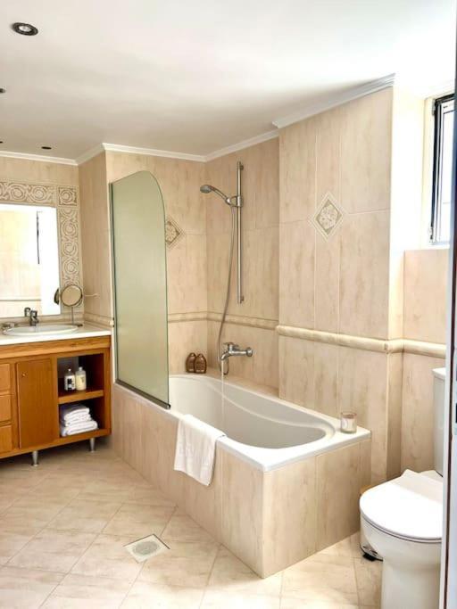 אדאמאס Theasis Apartments מראה חיצוני תמונה