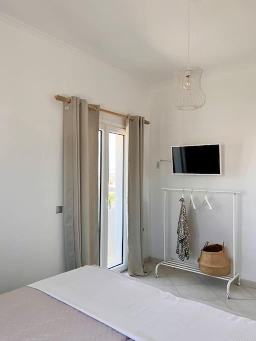 אדאמאס Theasis Apartments מראה חיצוני תמונה