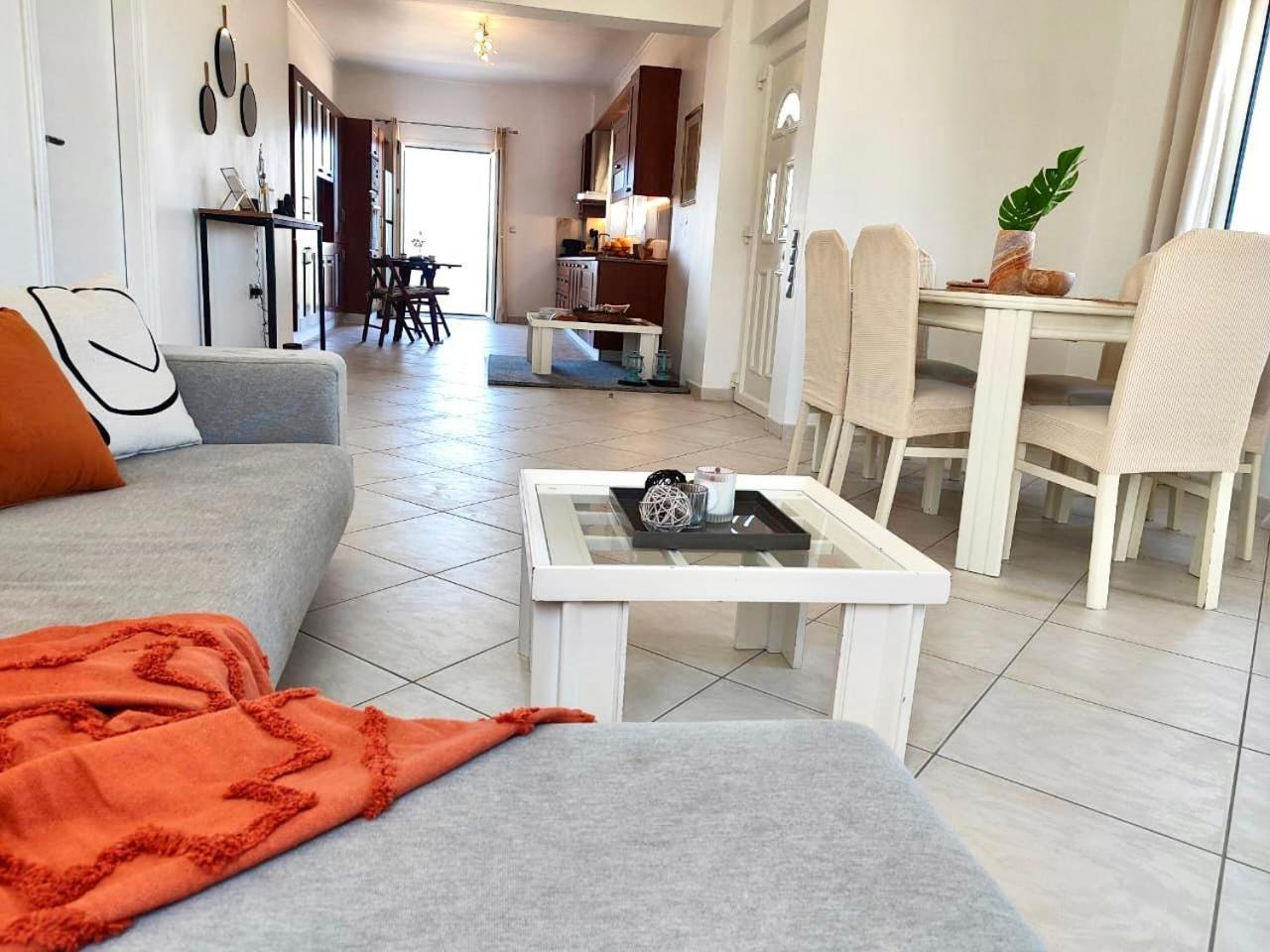 אדאמאס Theasis Apartments מראה חיצוני תמונה