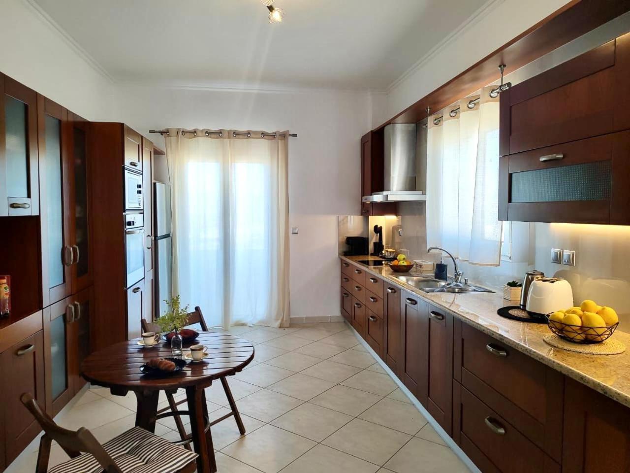 אדאמאס Theasis Apartments מראה חיצוני תמונה