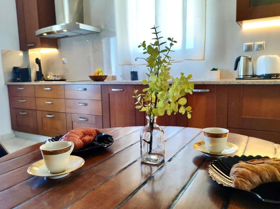 אדאמאס Theasis Apartments מראה חיצוני תמונה