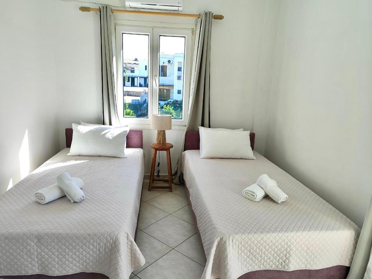 אדאמאס Theasis Apartments מראה חיצוני תמונה