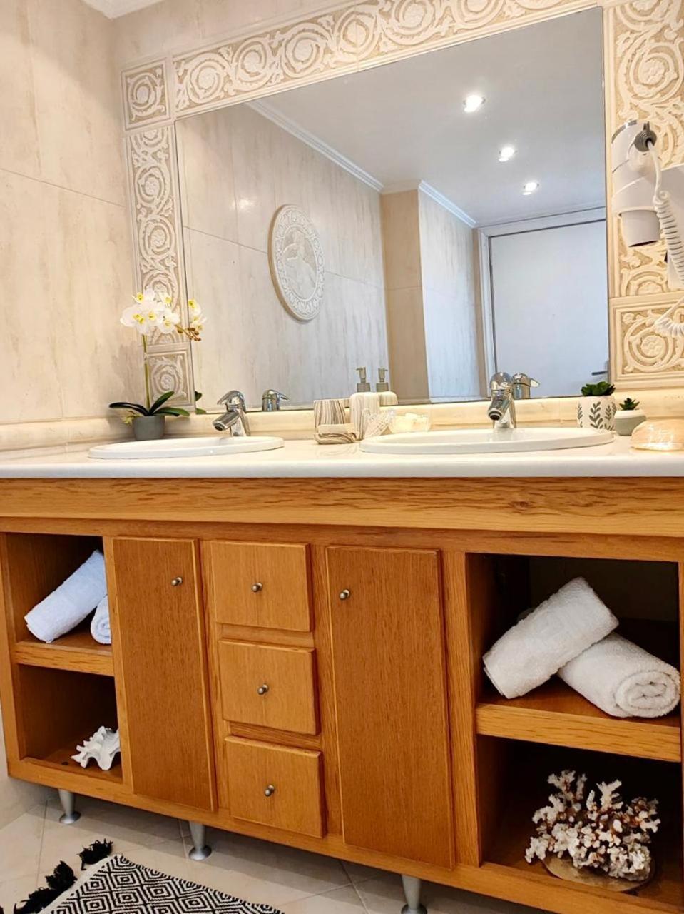 אדאמאס Theasis Apartments מראה חיצוני תמונה