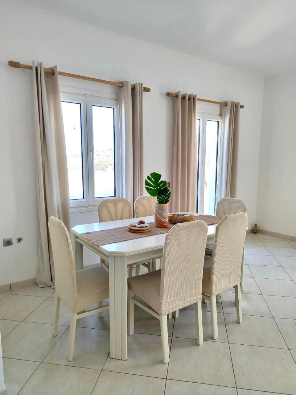 אדאמאס Theasis Apartments מראה חיצוני תמונה