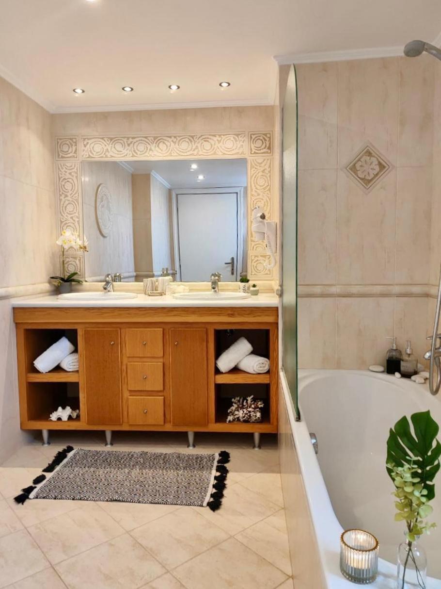 אדאמאס Theasis Apartments מראה חיצוני תמונה