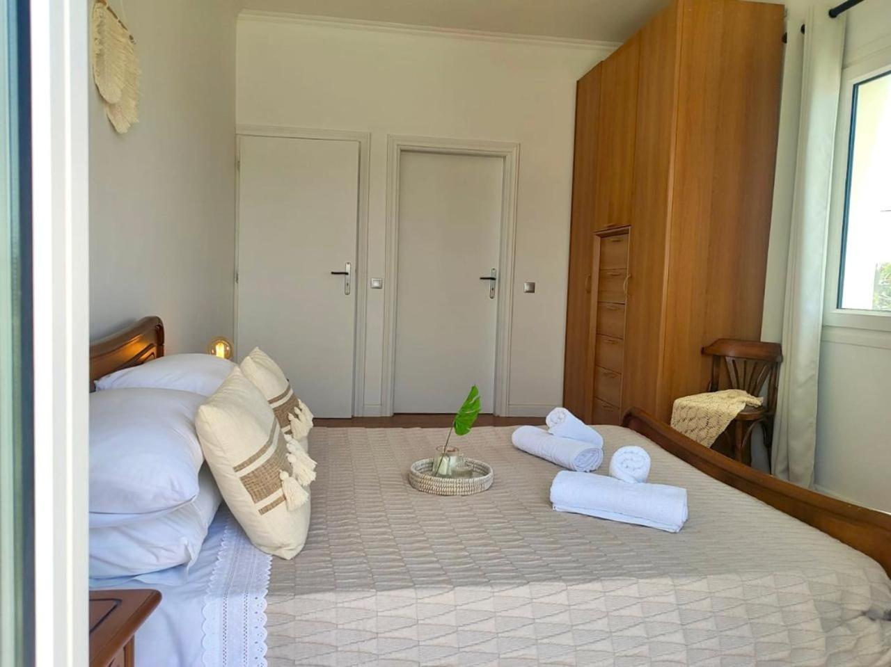 אדאמאס Theasis Apartments מראה חיצוני תמונה